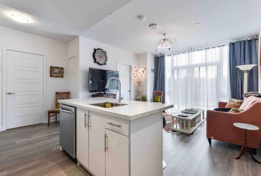 Aquarius 2 Bedroom Condo Friday Harbour Innisfil Exterior photo