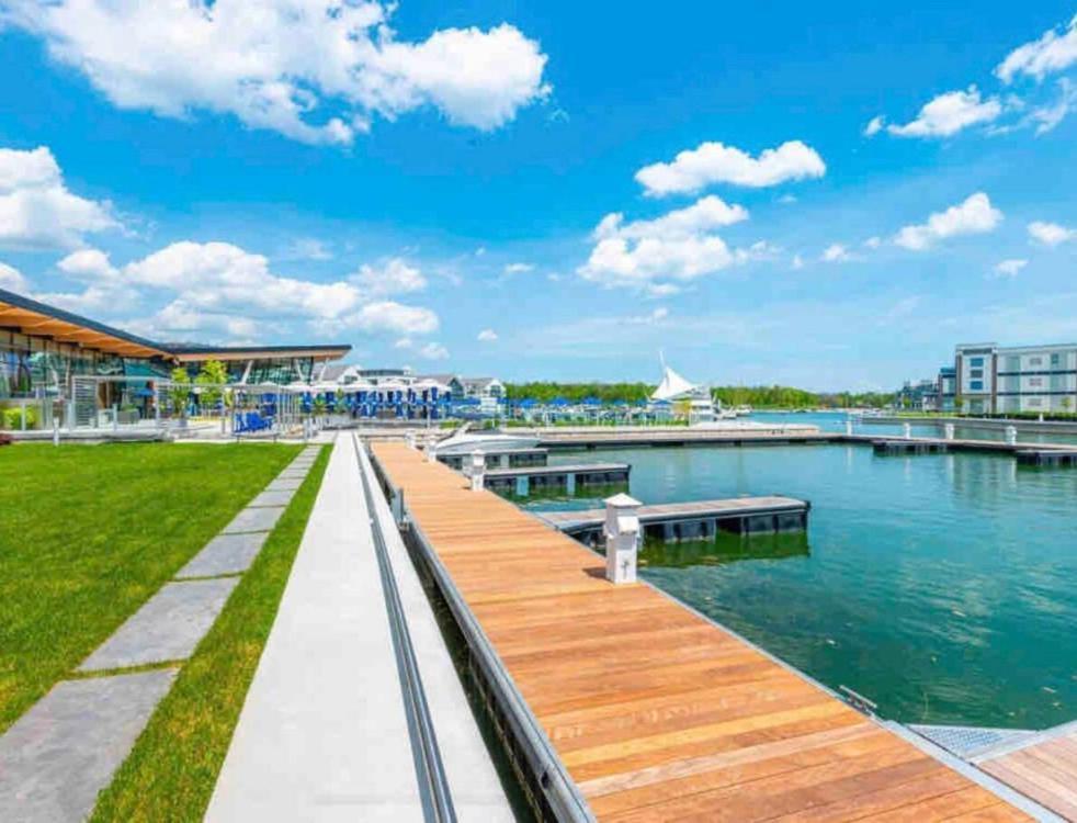 Aquarius 2 Bedroom Condo Friday Harbour Innisfil Exterior photo